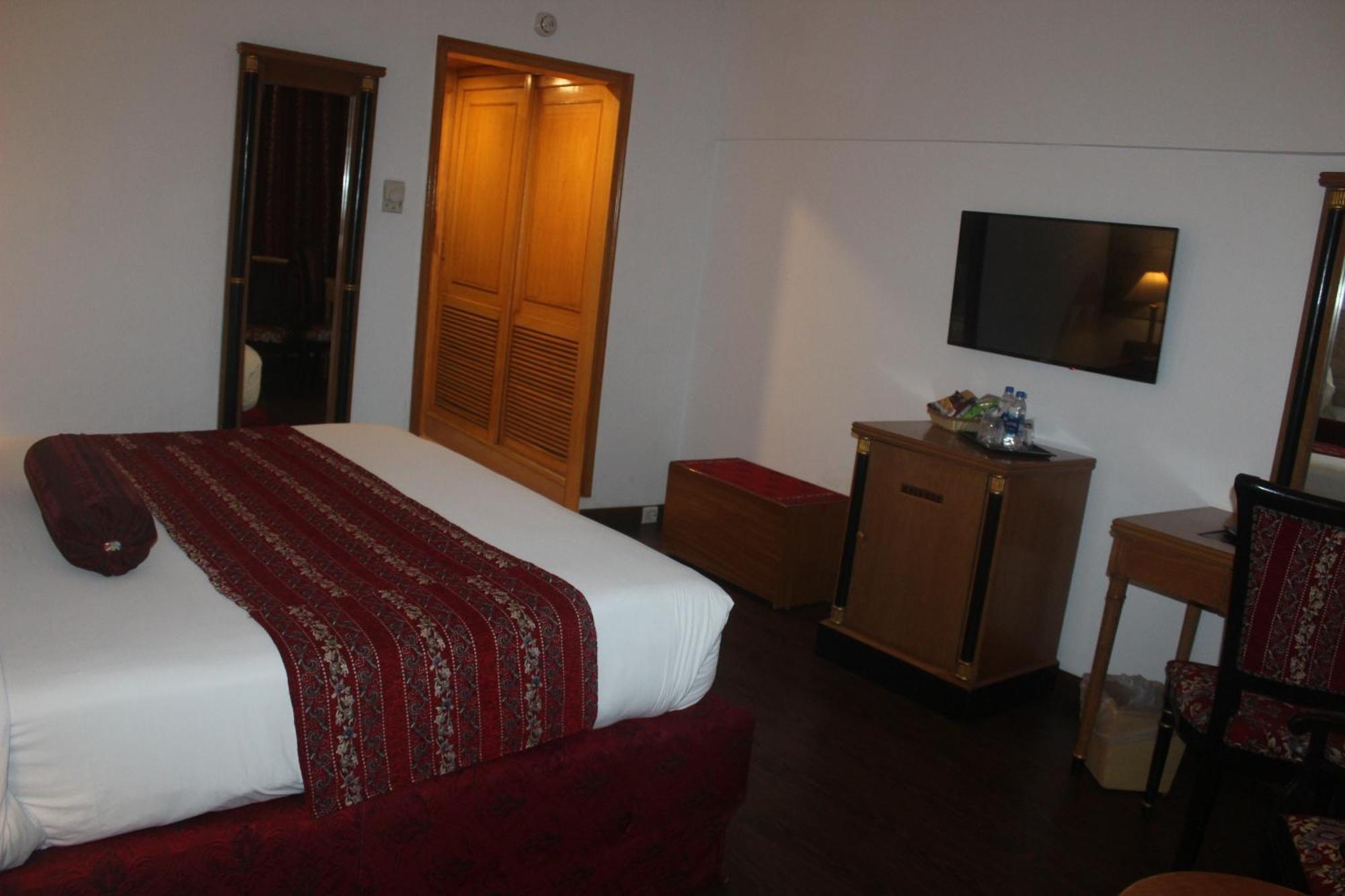 Mehran Hotel Karachi Exterior photo